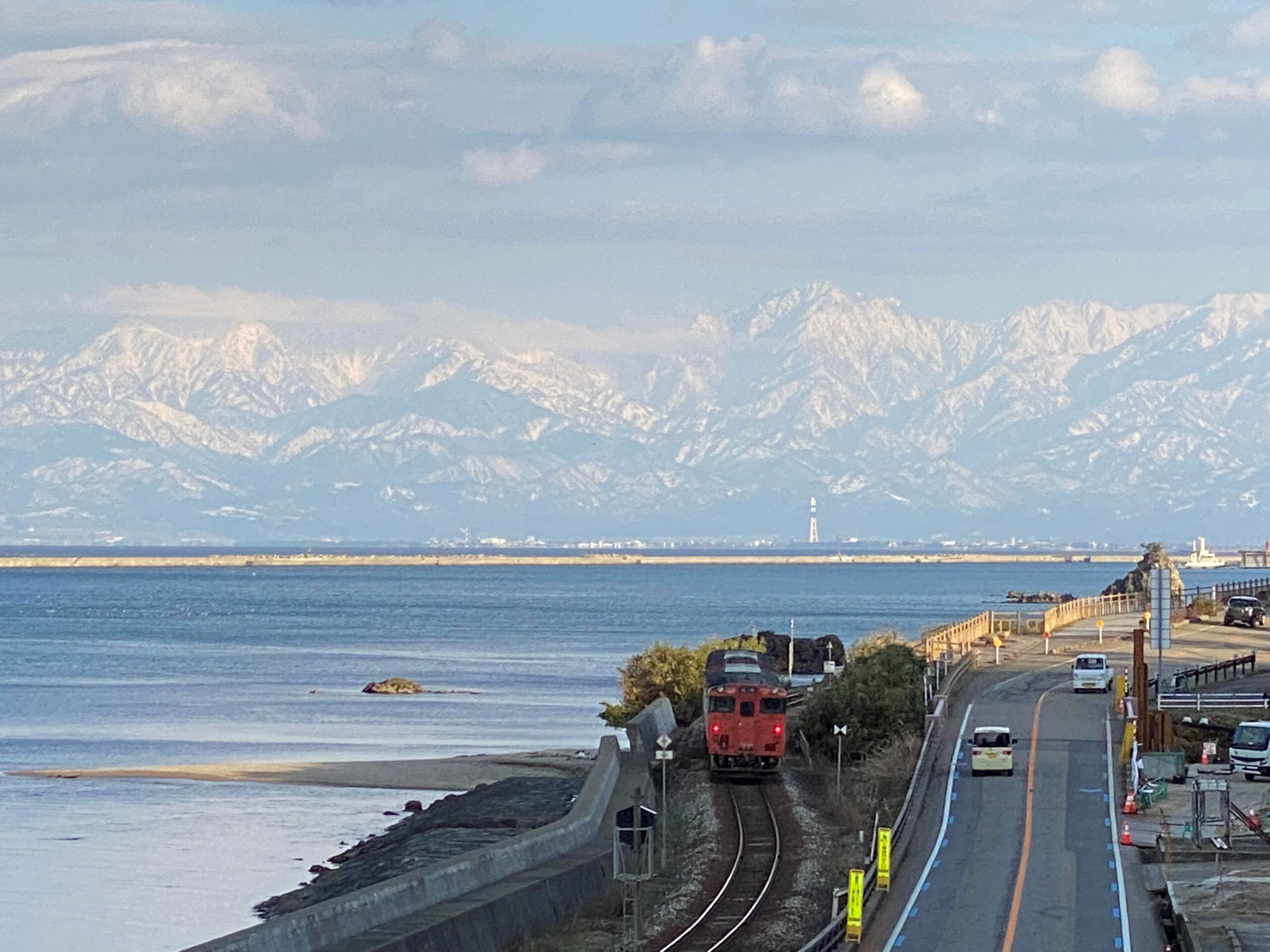 雨晴海岸と立山連峰